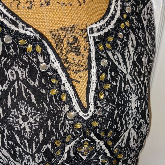 Black and white blouse - Picture 3 of 6